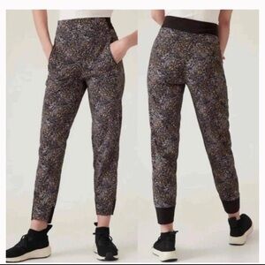 Athleta Trekkie North Black Floral Pants Size 2